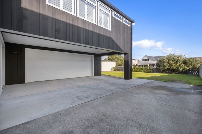Photo of property in 112 Karewa Parade, Papamoa Beach, Papamoa, 3118