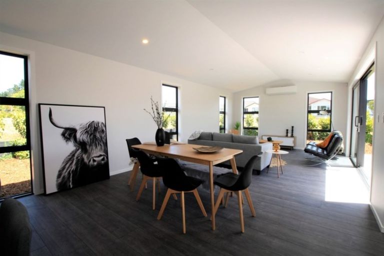 Photo of property in 53 Vinistra Road, Kumeu, 0810