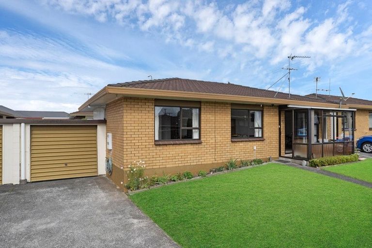 Photo of property in 2/10 Duke Street, Papakura, 2110