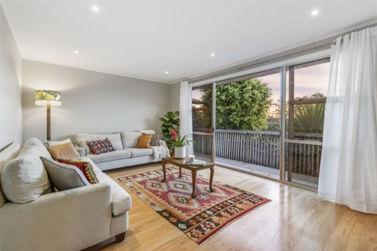 Photo of property in 1/60 Selwyn Crescent, Forrest Hill, Auckland, 0620