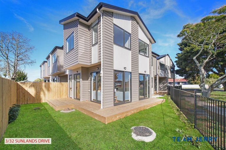 Photo of property in 3/32 Sunlands Drive, Manurewa, Auckland, 2102