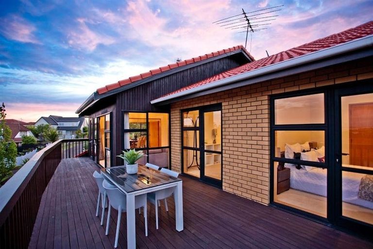 Photo of property in 12 Bragato Place, Chatswood, Auckland, 0626