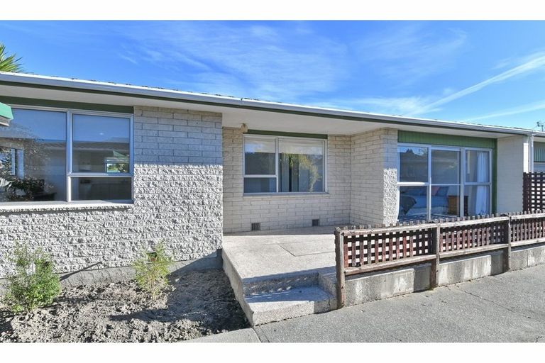 Photo of property in 2/36 Oldwood Street, Bishopdale, Christchurch, 8053