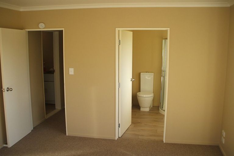 Photo of property in 22 Viridian Lane, Greenhithe, Auckland, 0632