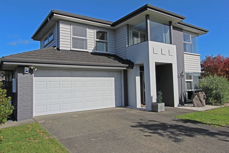 Photo of property in 44 Aberdeen Crescent, Wattle Downs, Auckland, 2103