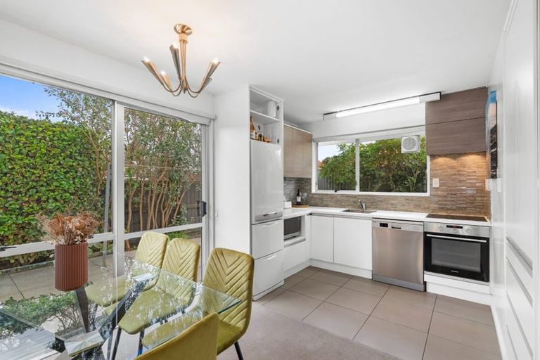 Photo of property in 35 Montclare Avenue, Avonhead, Christchurch, 8042