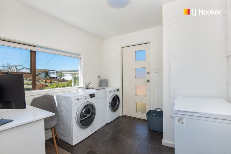 Photo of property in 100 Easther Crescent, Kew, Dunedin, 9012