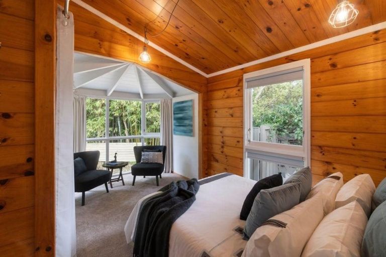 Photo of property in 18 Easter Parade, Glen Eden, Auckland, 0602