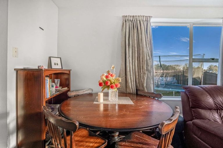 Photo of property in 2/90 Queenspark Drive, Parklands, Christchurch, 8083