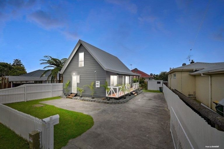 Photo of property in 1/42 Orams Road, Hillpark, Auckland, 2102
