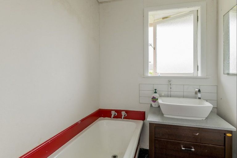 Photo of property in 1 Kauri Street, Levin, 5510