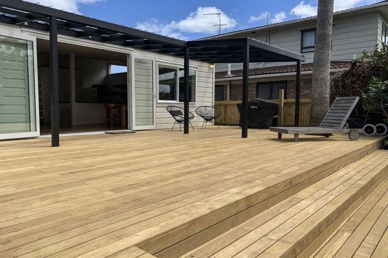 Photo of property in 9 School Road, Morningside, Auckland, 1021