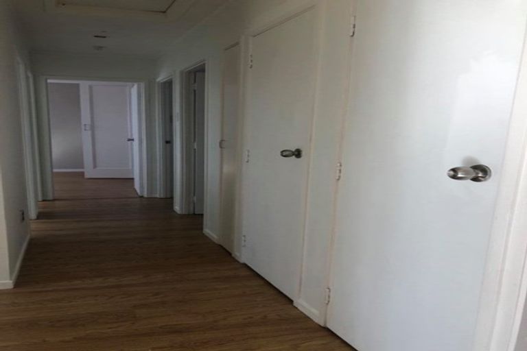 Photo of property in 1/84 Greenslade Crescent, Northcote, Auckland, 0627