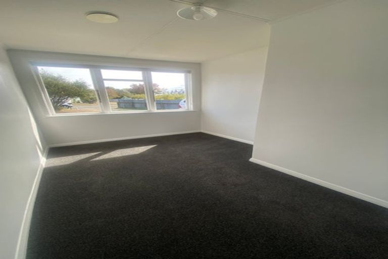 Photo of property in 31 Exeter Crescent, Takaro, Palmerston North, 4412