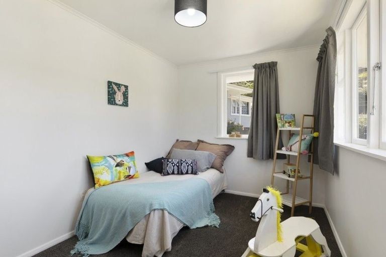 Photo of property in 47 Bird Grove, Stokes Valley, Lower Hutt, 5019