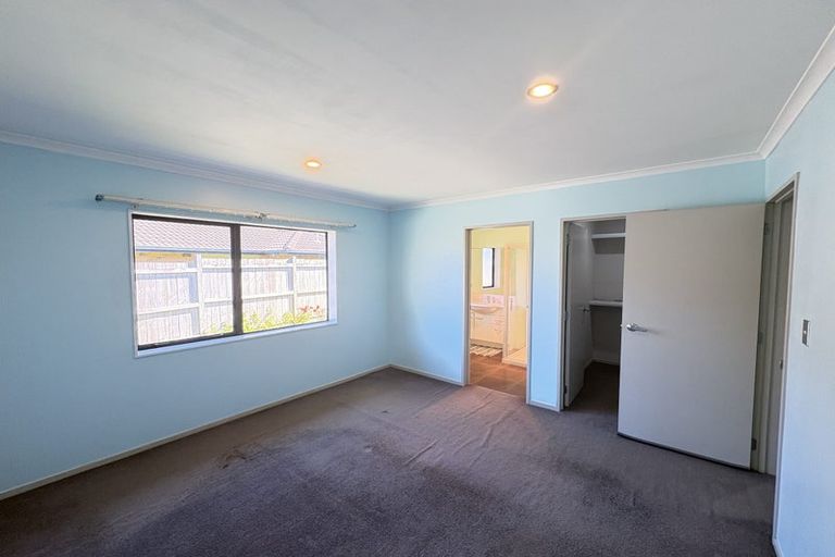 Photo of property in 53 Makora Road, Massey, Auckland, 0614