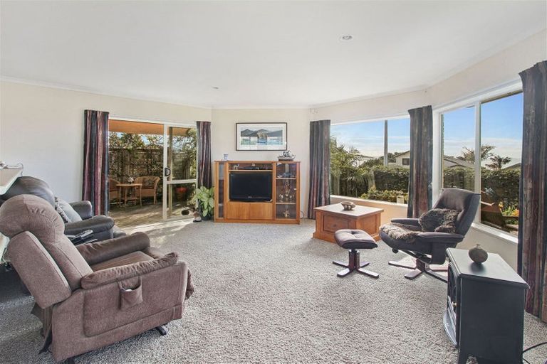 Photo of property in 46 Torkar Road, Clarks Beach, 2122