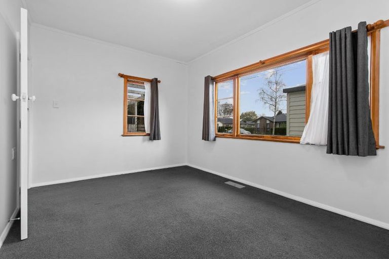 Photo of property in 16 Oxford Street, Fairfield, Hamilton, 3214