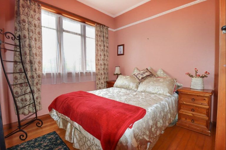 Photo of property in 3 Victoria Avenue, Dannevirke, 4930