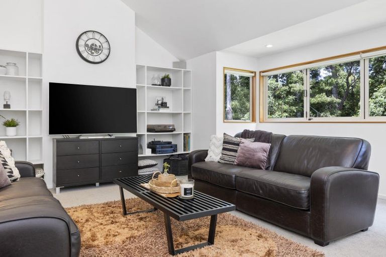 Photo of property in 1/31 Holdaway Avenue, Northcote, Auckland, 0627