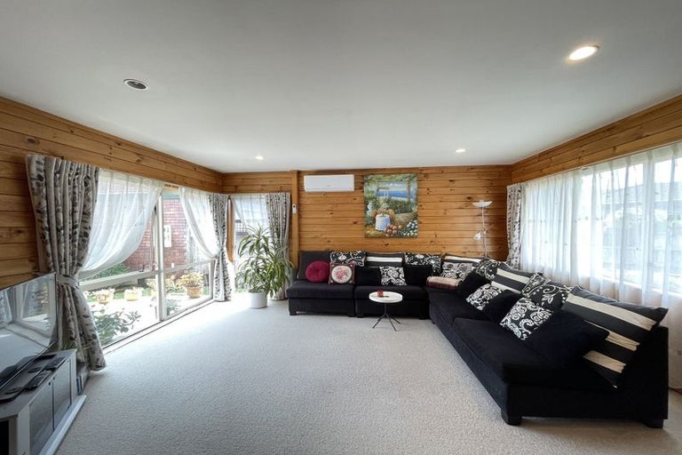 Photo of property in 1/15 Emma Court, Northpark, Auckland, 2013