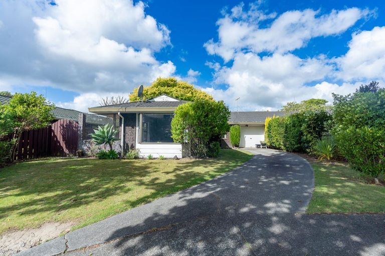 Photo of property in 4 Truscott Grove, Awapuni, Palmerston North, 4412