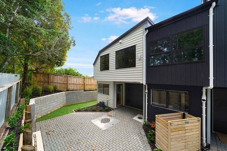 Photo of property in 2/114 Don Buck Road, Massey, Auckland, 0614