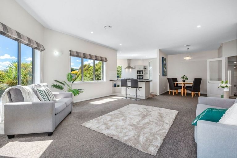 Photo of property in 22 Molyneux Close, Whitby, Porirua, 5024