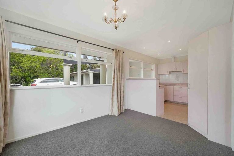 Photo of property in 9 Laingholm Drive, Laingholm, Auckland, 0604