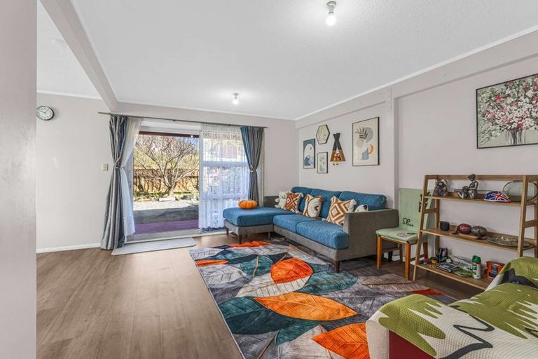 Photo of property in 19 Hollydale Grove, Churton Park, Wellington, 6037