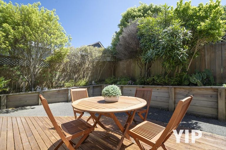 Photo of property in 16 Domett Street, Newlands, Wellington, 6037