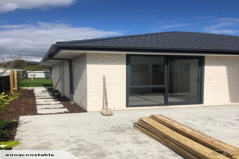 Photo of property in 30 Queenwood Road, Levin, 5510