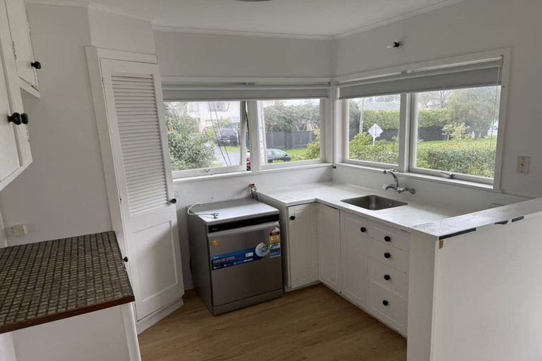 Photo of property in 2/16 Pupuke Road, Takapuna, Auckland, 0622