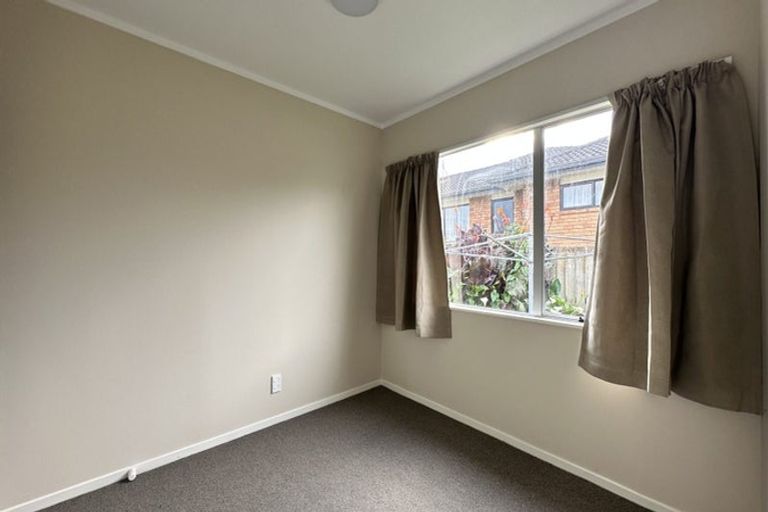 Photo of property in 33 Selak Place, Glen Eden, Auckland, 0602