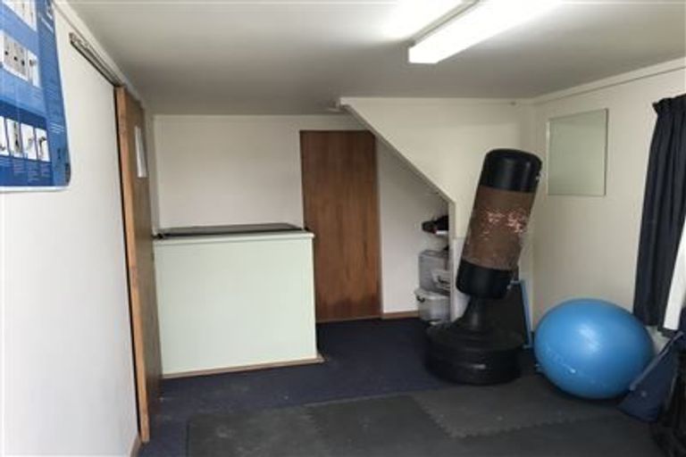 Photo of property in 17 Theban Place, Totara Vale, Auckland, 0629