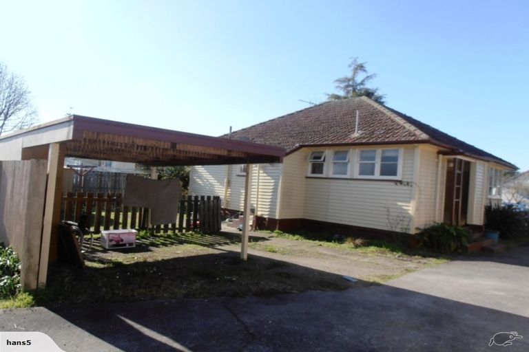 Photo of property in 9 Ross Crescent, Fairfield, Hamilton, 3214