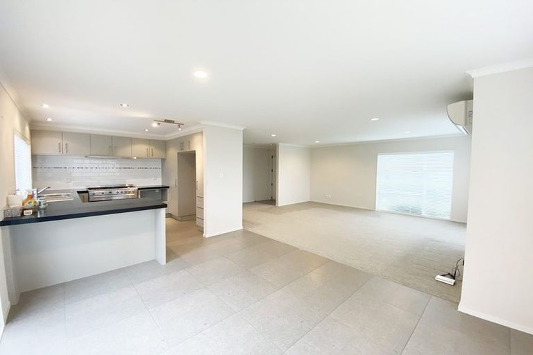 Photo of property in 33 Kensway Drive, Flat Bush, Auckland, 2016
