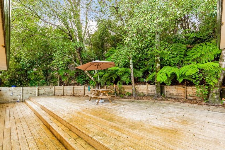 Photo of property in 21a Woodfern Crescent, Titirangi, Auckland, 0604