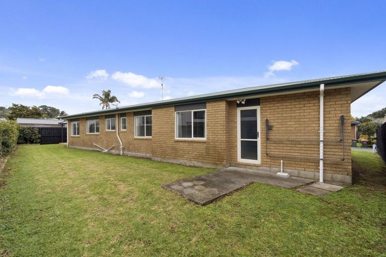 Photo of property in 15 Hocken Place, Mangere Bridge, Auckland, 2022