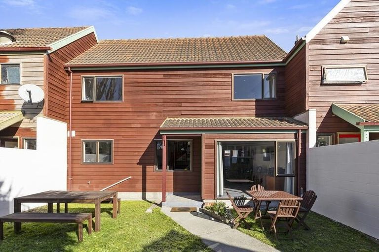 Photo of property in 2/17u Randwick Crescent, Moera, Lower Hutt, 5010