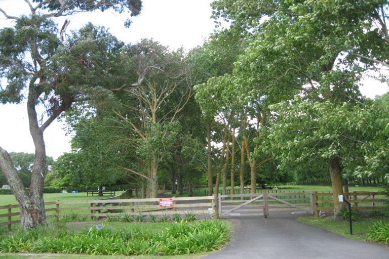 Photo of property in 120 Hamlin Road, Ardmore, Papakura, 2582