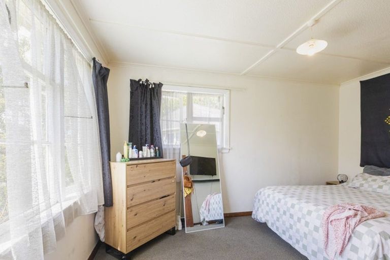 Photo of property in 16 Great North Road, Waipawa, 4210