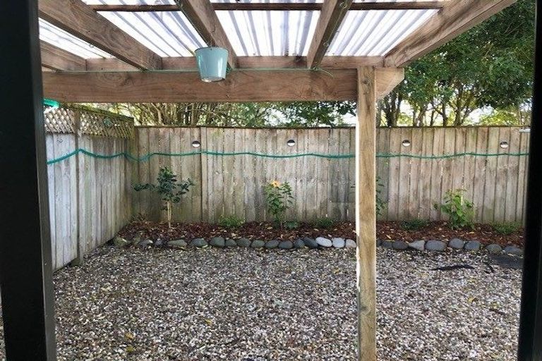 Photo of property in 4/3 Orwell Road, Greenhithe, Auckland, 0632