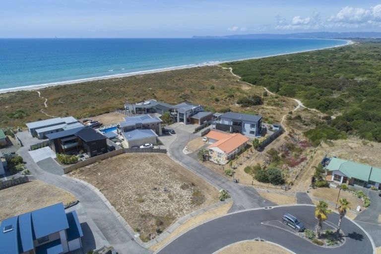 Photo of property in 147 Bream Bay Drive, Ruakaka, 0116