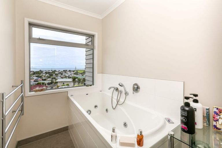 Photo of property in 10 Scott Street, Moturoa, New Plymouth, 4310