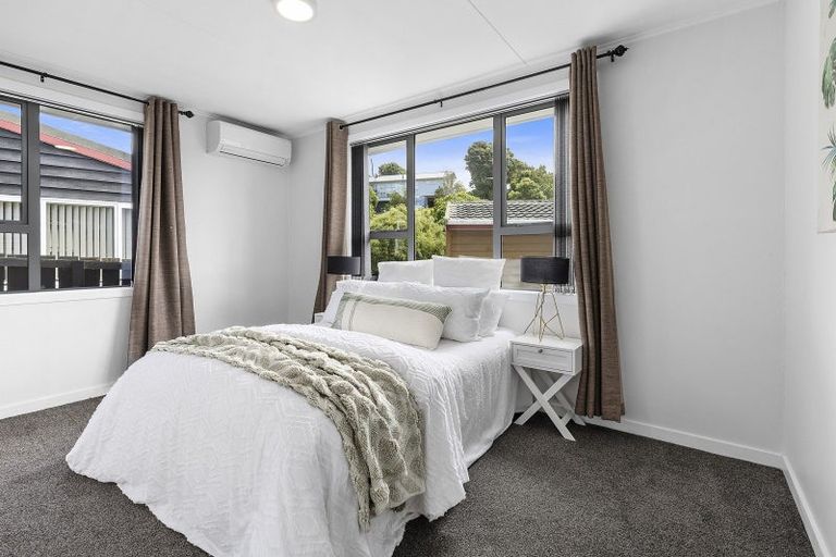 Photo of property in 12 Takatimu Way, Johnsonville, Wellington, 6037