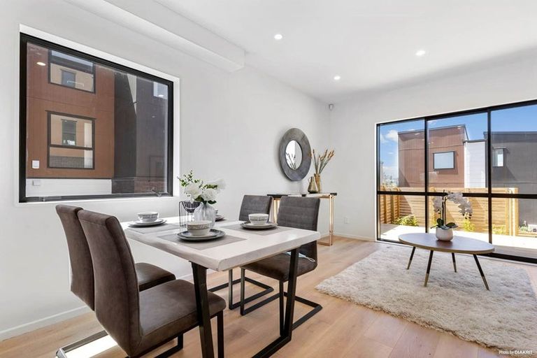 Photo of property in 3/62 Highland Drive, Highland Park, Auckland, 2010