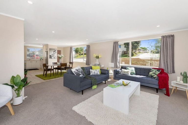 Photo of property in 45 Kelman Road, Kelston, Auckland, 0602