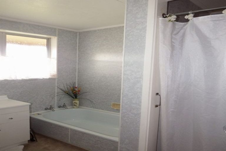 Photo of property in 25 Barton Street, Marton, 4710