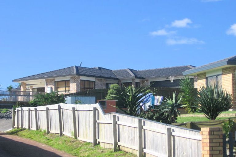Photo of property in 33 Gendo Avenue, Henderson, Auckland, 0612